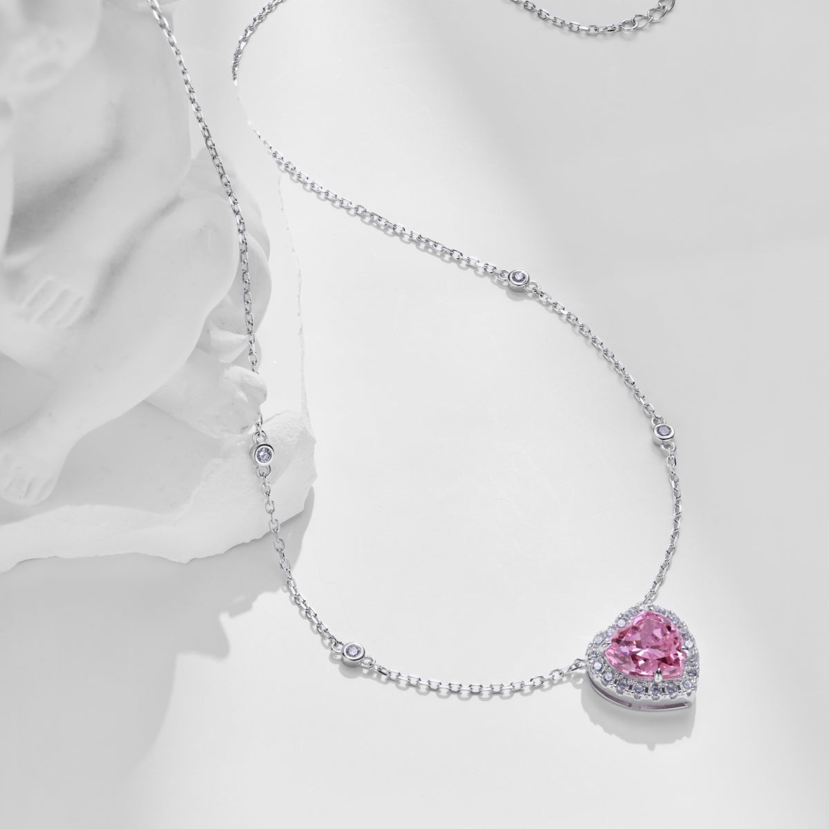 Queen of Hearts Necklace - Pink